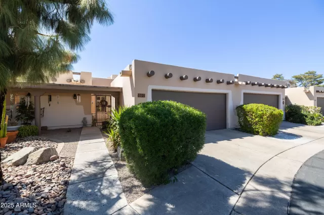 MLS: 6850010 Condo For Sale