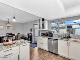 Photo #5: 6850103 Listing