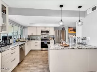 Photo #6: 6850103 Listing