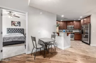 Photo #4: 6850119 Listing