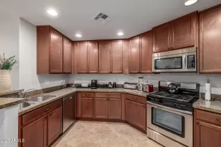 Photo #5: 6850119 Listing