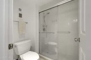 Photo #5: 6850315 Listing