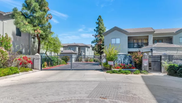 MLS: 6850463 Condo For Sale