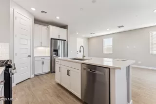 Photo #5: 6850523 Listing