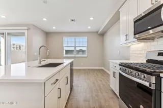 Photo #6: 6850523 Listing