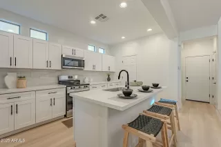 Photo #6: 6850616 Listing