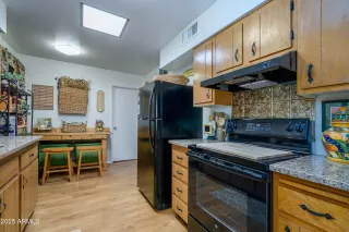 Photo #5: 6851033 Listing