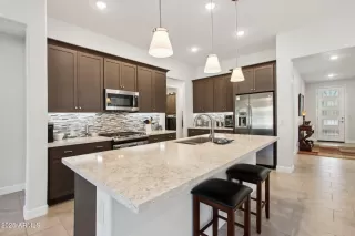 Photo #3: 6851177 Listing