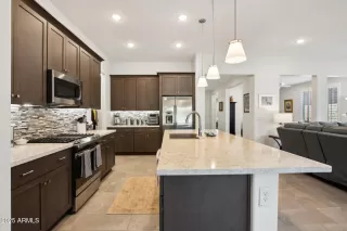 Photo #5: 6851177 Listing