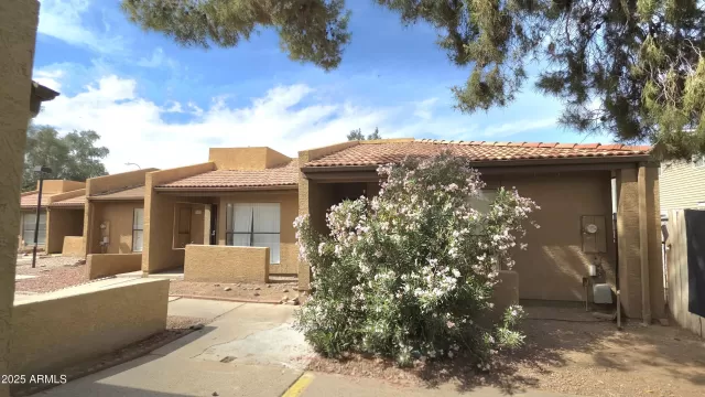 MLS: 6851205 Condo For Sale