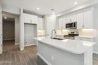 Photo #5: 6851498 Listing 