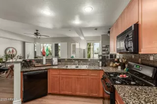 Photo #3: 6851954 Listing