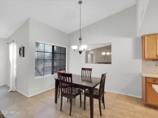 Photo #5: 6852383 Listing