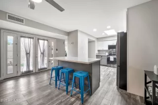 Photo #4: 6852407 Listing