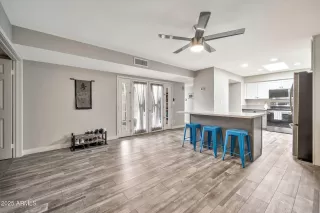 Photo #6: 6852407 Listing