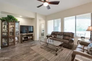 Photo #5: 6852451 Listing