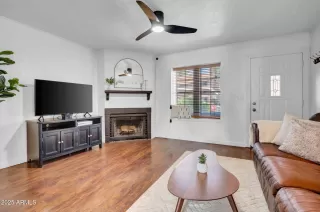 Photo #3: 6852685 Listing