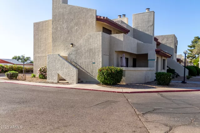 MLS: 6852913 Condo For Sale