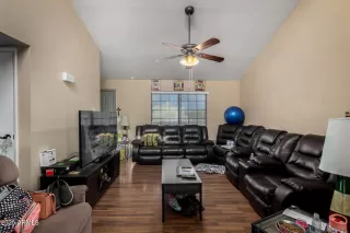 Photo #4: 6852913 Listing