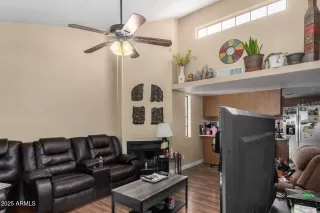 Photo #5: 6852913 Listing