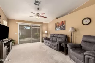 Photo #4: 6852917 Listing