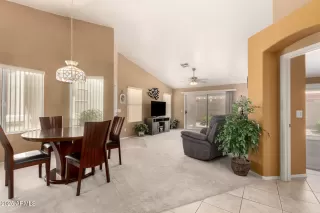 Photo #5: 6852917 Listing