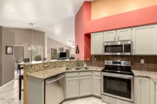 Photo #6: 6852917 Listing