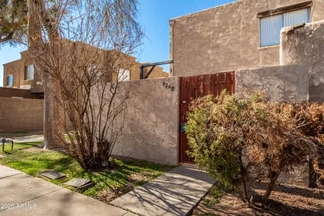 MLS: 6852974 Condo For Sale