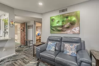 Photo #3: 6852984 Listing 