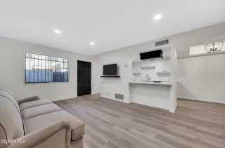 Photo #5: 6853086 Listing 