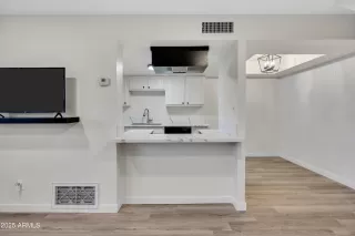 Photo #6: 6853086 Listing 