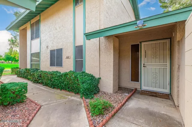 MLS: 6853193 Condo For Sale