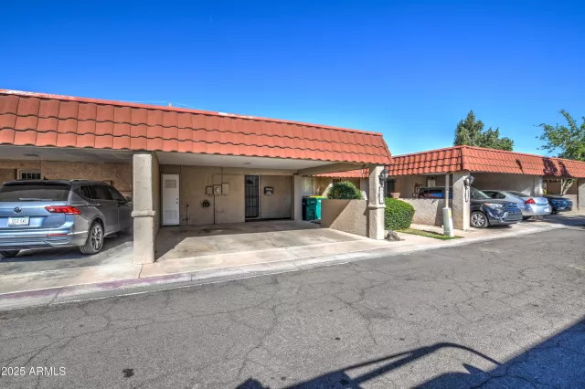 MLS: 6853274 Condo For Sale