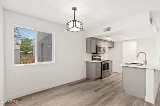 Photo #5: 6853373 Listing 