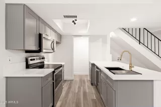 Photo #6: 6853373 Listing 