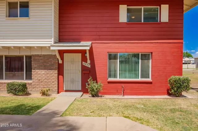 MLS: 6853737 Condo For Sale