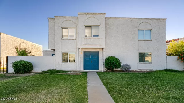 MLS: 6853785 Condo For Sale