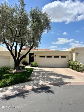 More Details about MLS # 6854193 : 3800 E LINCOLN DRIVE#37