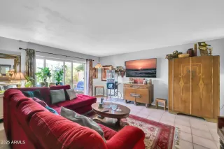 Photo #5: 6854198 Listing