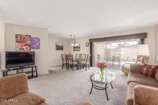 Photo #5: 6854218 Listing