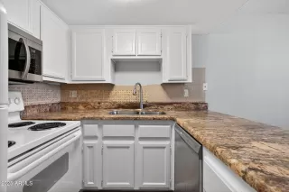 Photo #3: 6854362 Listing