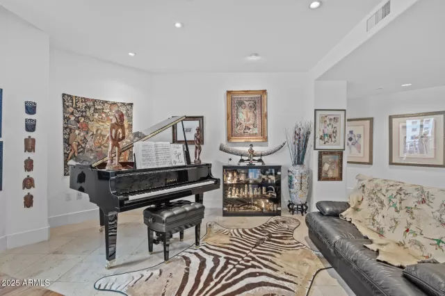 MLS: 6854369 Condo For Sale