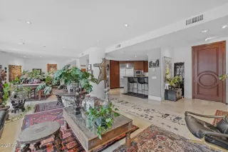 Photo #5: 6854369 Listing