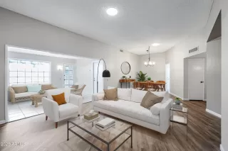 Photo #4: 6854438 Listing