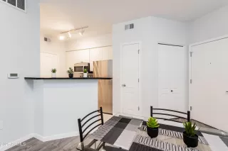 Photo #5: 6854462 Listing