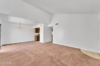 Photo #5: 6854529 Listing