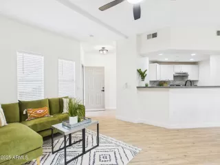 Photo #5: 6854652 Listing 