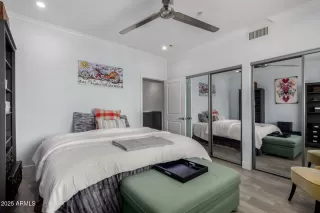 Photo #5: 6854688 Listing