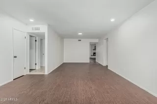 Photo #6: 6855418 Listing