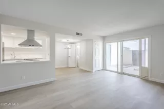 Photo #5: 6855792 Listing